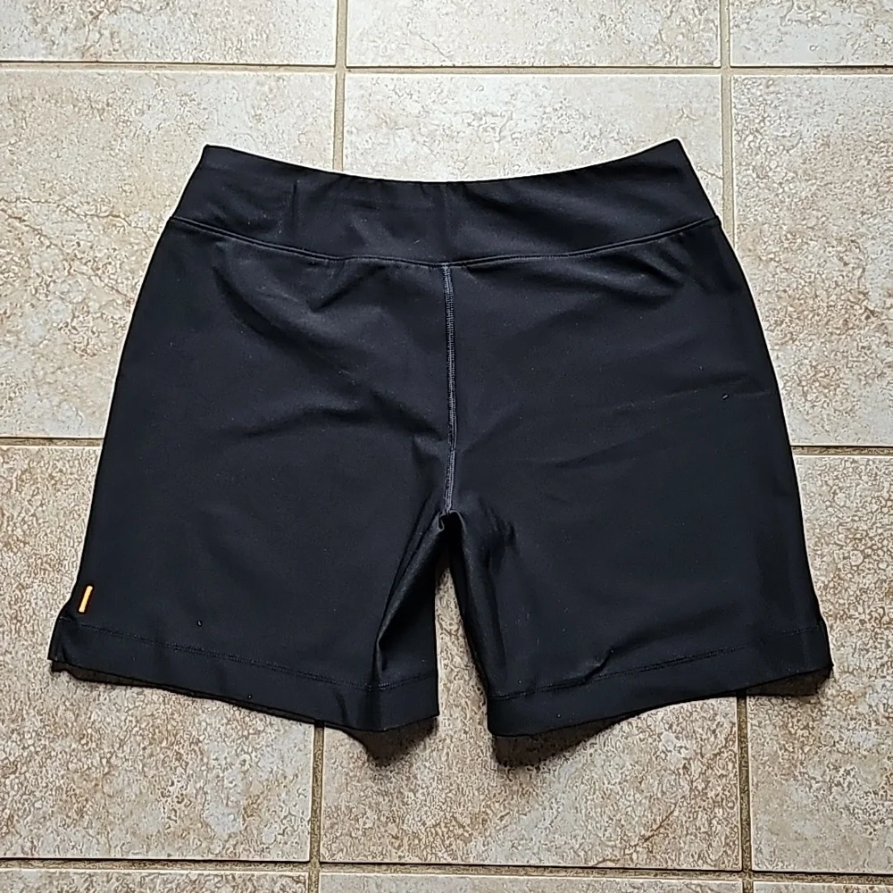Lucy Tech Shorts - Picture 8 of 9